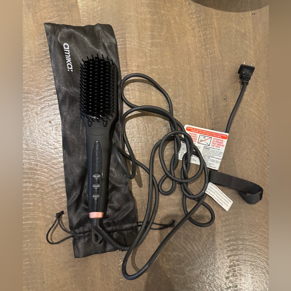 Amika polished perfection brush